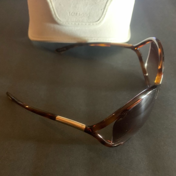 Authentic Tom Ford tortoiseshell sunglasses w/original case offers considered - Picture 6 of 14